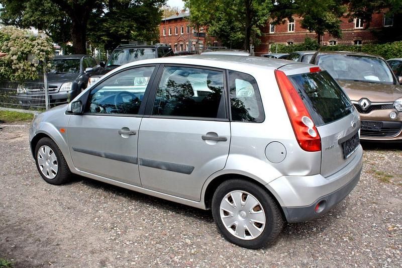 Gebraucht Ford Fiesta 69 PS (50 kW) 2006 Silber Kleinwagen