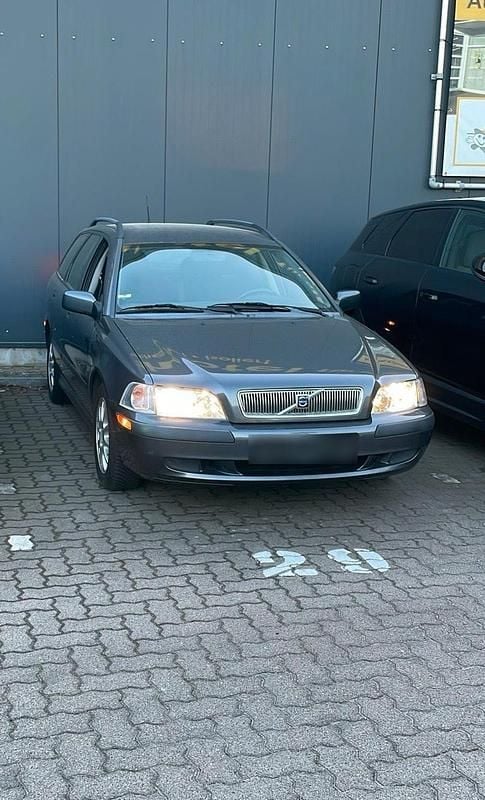 Gebraucht Volvo V40 116 PS (85 kW) 2001 Grau Kombi