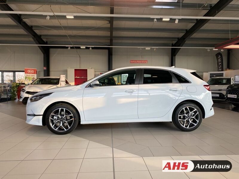 Neu Kia Ceed Style 101 PS (74 kW) 2025 (wd) casa white s Kleinwagen
