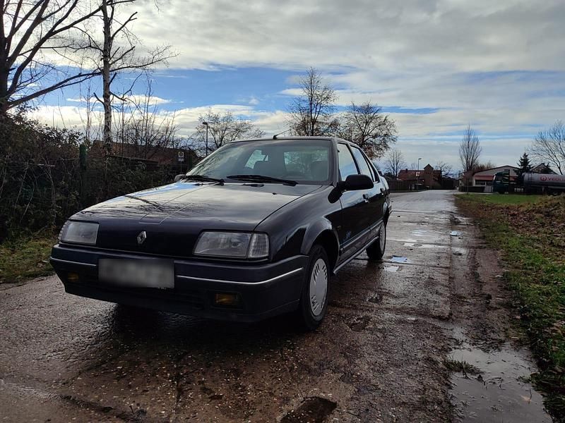 Schwarz Gebraucht 1992 Renault R9 Limousine | 1.900 € - Bild 1/4