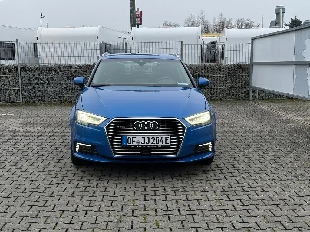 Gebraucht Audi e-tron Design 204 PS (150 kW) 2020 Blau SUV