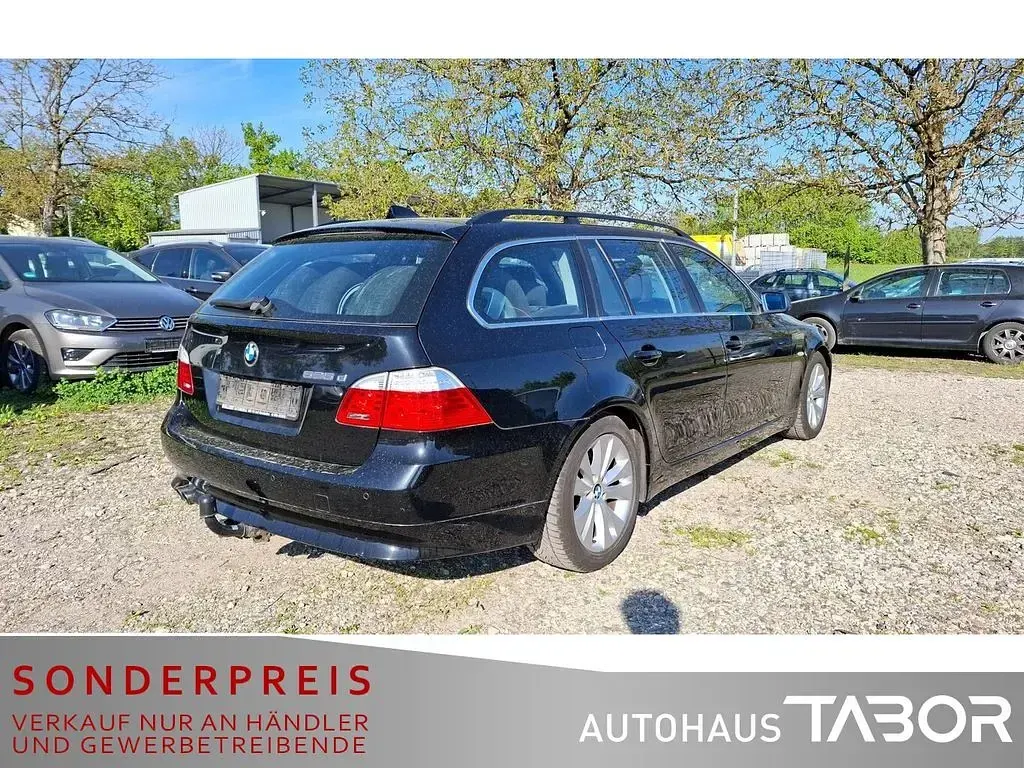 Gebraucht BMW 525 197 PS (144 kW) 2008 Saphirschwarz Kombi