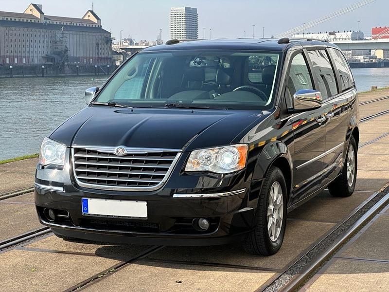 Schwarz Gebraucht 2009 Chrysler Grand Voyager Limited Van / Kleinbus | 12.973 € (Teuer) - Bild 1/4