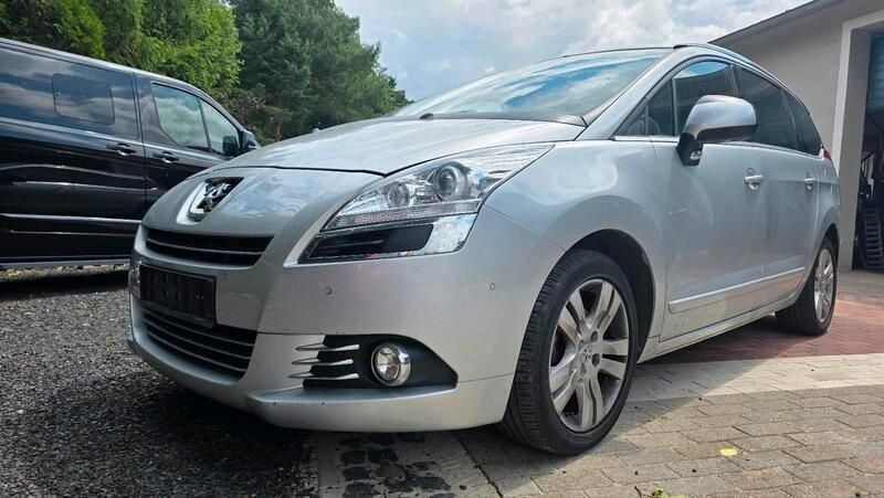 Silber Gebraucht 2010 Peugeot 5008 Van / Kleinbus | 4.999 € (Guter Preis) - Bild 1/4