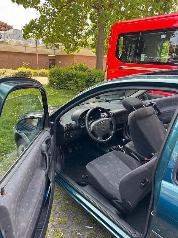 Grün Gebraucht 1997 Opel Corsa Kleinwagen | 950 € (Fairer Preis) - Bild 1/4