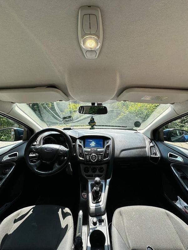 Gebraucht Ford Focus Ambiente 95 PS (69 kW) 2011 Blau Kombi