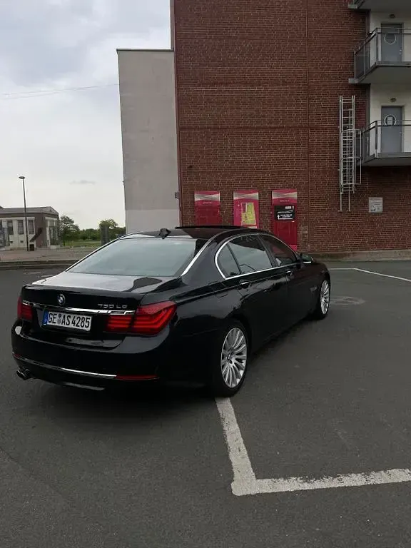 Gebraucht BMW 730 258 PS (189 kW) 2015 Schwarz Limousine