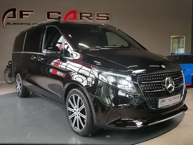Gebraucht Mercedes V300 Avantgarde 237 PS (174 kW) 2025 Schwarz Van / Kleinbus
