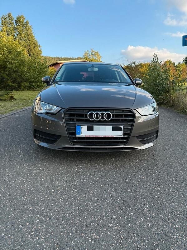 Grau Gebraucht 2013 Audi A3 Limousine | 9.000 € (Superpreis) - Bild 1/4