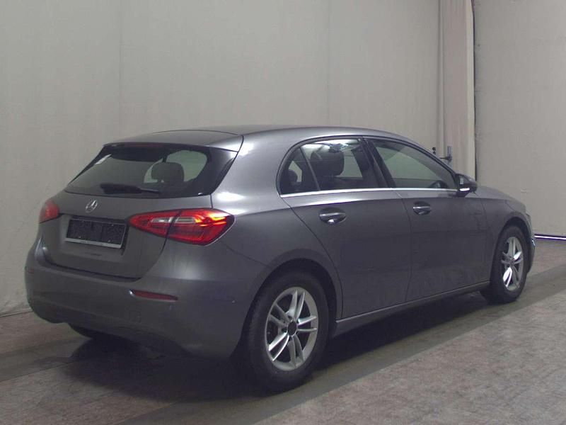 Gebraucht Mercedes A200 163 PS (119 kW) 2020 Mountaingrau metallic Limousine