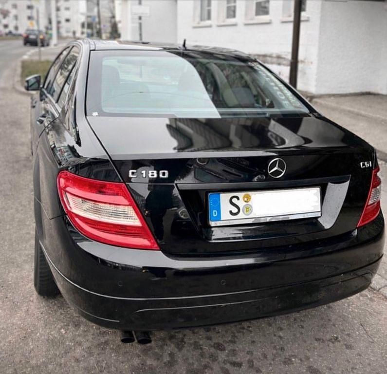 Second-hand Mercedes C180 Elegance 156 CP (114 kW) 2010 Negru Berlinǎ
