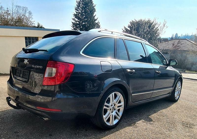 Gebraucht Skoda Superb 200 PS (147 kW) 2011 Grau Kombi