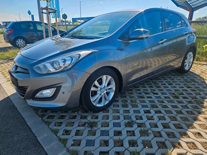 Gebraucht 2012 Hyundai i30 Limousine | 3.800 € (Etwas zu teuer) - Bild 1/4