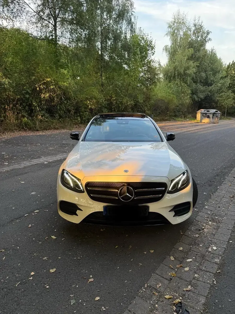 Gebraucht Mercedes E350 AMG line 286 PS (210 kW) 2017 Weiß Limousine
