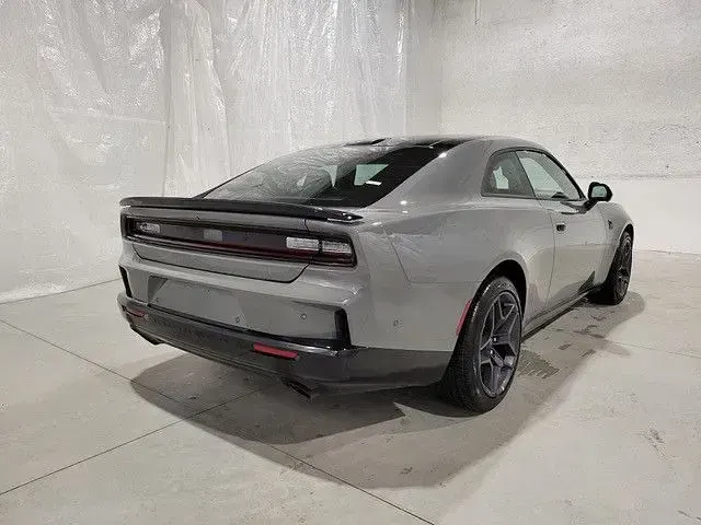 Neu Dodge Charger 551 PS (405 kW) 2026 Grau Kleinwagen