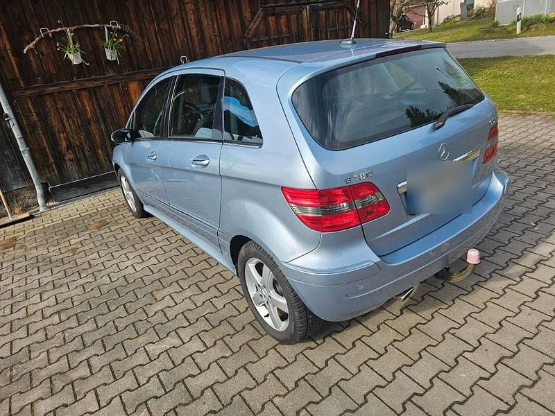 Gebraucht Mercedes B180 109 PS (80 kW) 2006 Blau Van / Kleinbus