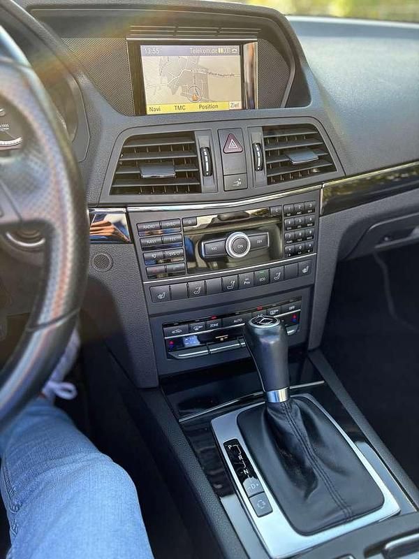 Gebraucht Mercedes E200 Elegance 184 PS (135 kW) 2011 Silber Cabrio