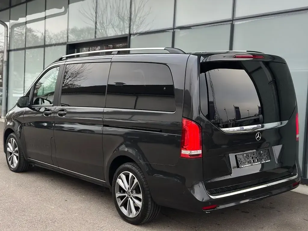 Gebraucht Mercedes V220 Edition 163 PS (119 kW) 2023 Grau Van / Kleinbus