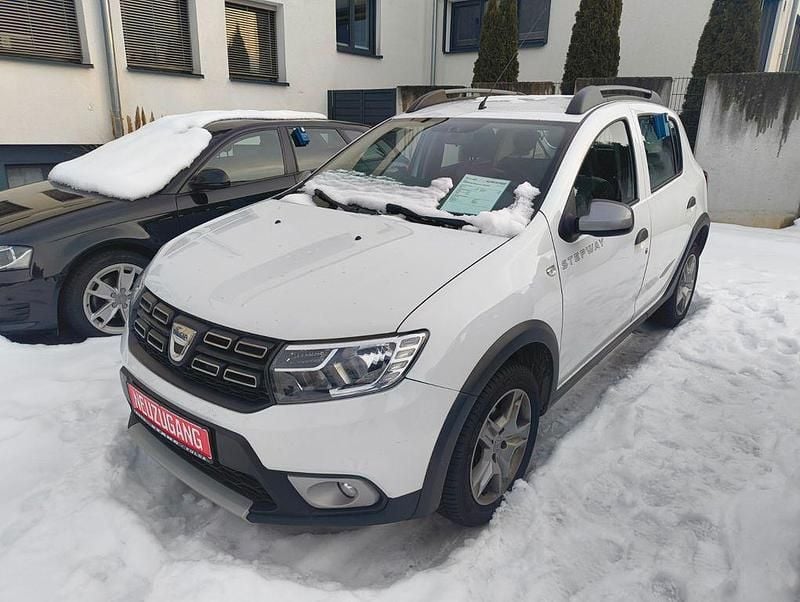 Weiß Gebraucht 2016 Dacia Sandero Prestige Limousine | 6.990 € (Fairer Preis) - Bild 1/4