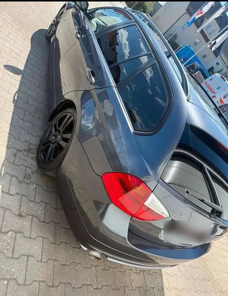 Gebraucht BMW 320 163 PS (119 kW) 2005 Grau Kombi
