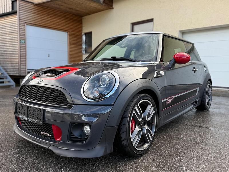 Grau Gebraucht 2013 Mini John Cooper Works Kleinwagen | 23.890 € - Bild 1/4