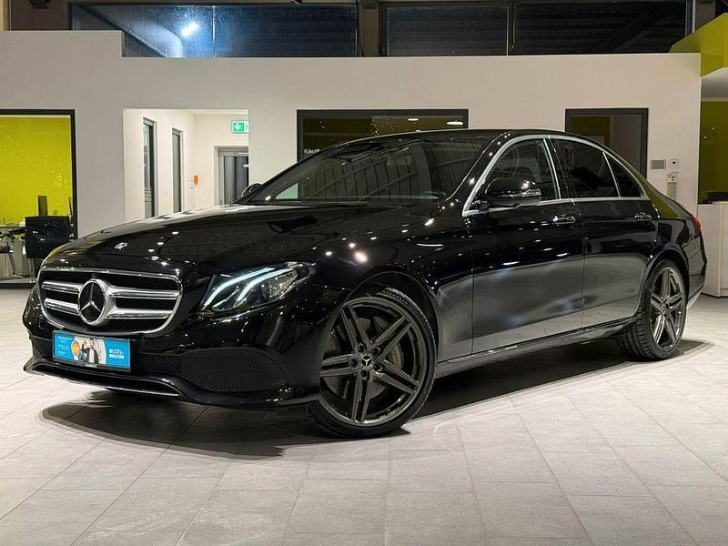 Schwarz/baltic black Gebraucht 2018 Mercedes E400 Limousine | 33.995 € (Fairer Preis) - Bild 1/4