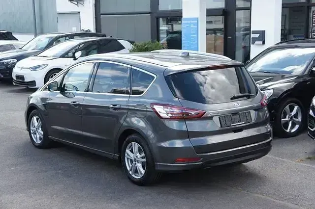 Gebraucht Ford S-MAX Titanium 150 PS (110 kW) 2022 Grau Van / Kleinbus