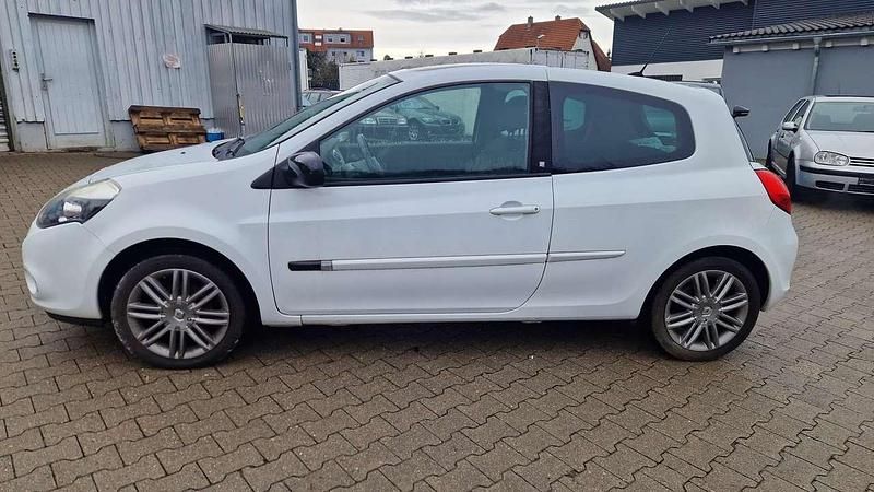 Gebraucht Renault Clio II Night&Day 101 PS (74 kW) 2011 Weiß Kleinwagen