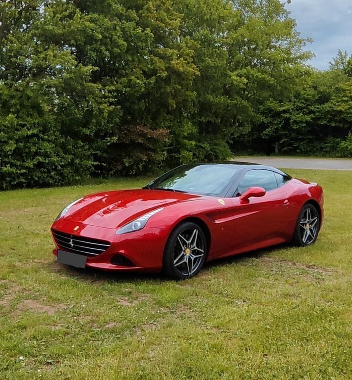 Rot Gebraucht 2015 Ferrari California Cabrio | 136.900 € - Bild 1/4