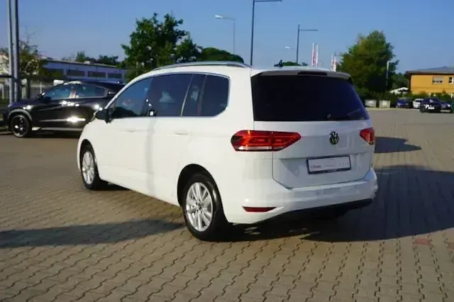 Gebraucht VW Touran Comfortline 150 PS (110 kW) 2023 Weiß Van / Kleinbus