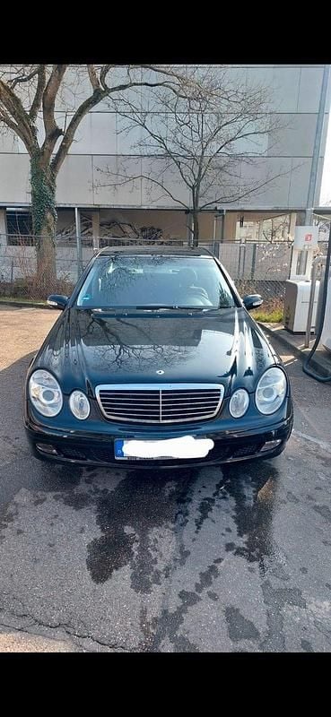 Gebraucht Mercedes E220 Avantgarde 150 PS (110 kW) 2003 Schwarz Limousine