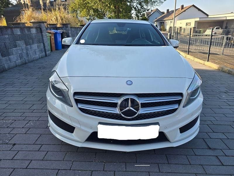 Gebraucht Mercedes A200 AMG line 136 PS (100 kW) 2015 Weiß Limousine