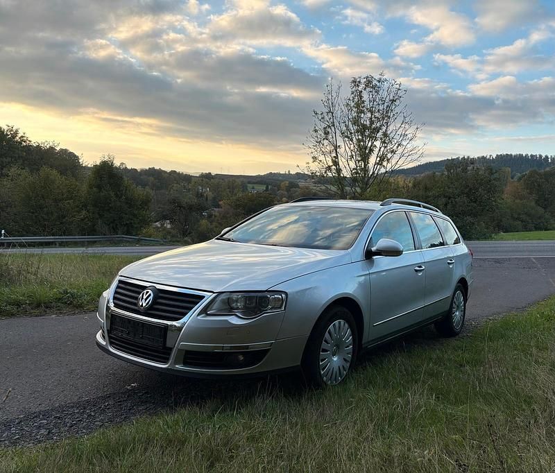 Grau Gebraucht 2011 VW Passat Kombi | 4.150 € (Superpreis) - Bild 1/4