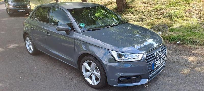 Grau Gebraucht 2018 Audi A1 Sportback Design Kleinwagen | 14.100 € - Bild 1/4