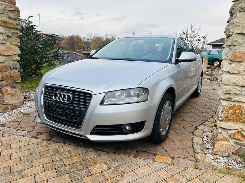 Silber Gebraucht 2009 Audi A3 Attraction Limousine | 6.980 € (Etwas zu teuer) - Bild 1/4