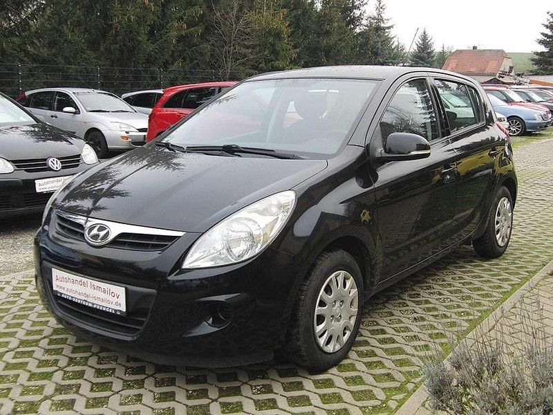 Gebraucht Hyundai i20 Classic 77 PS (56 kW) 2012 Schwarz Limousine