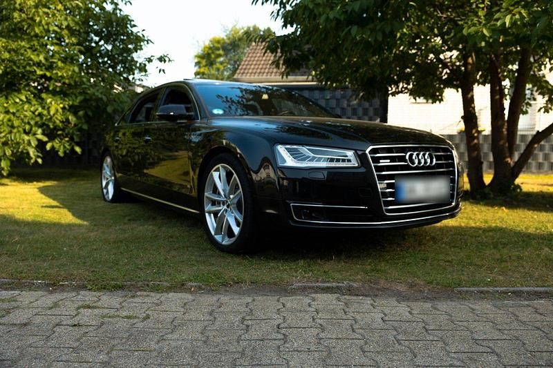 Schwarz Gebraucht 2016 Audi A8L Ambiente Limousine | 27.300 € (Fairer Preis) - Bild 1/4
