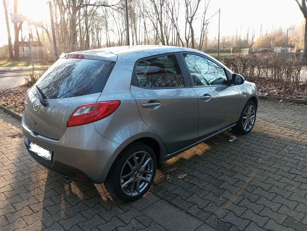 Gebraucht Mazda 2 Sendo 84 PS (61 kW) 2014 Grau Limousine