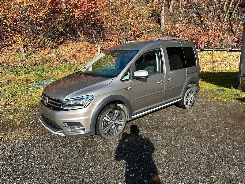 Grau Gebraucht 2018 VW Caddy Van / Kleinbus | 24.990 € (Teuer) - Bild 1/4