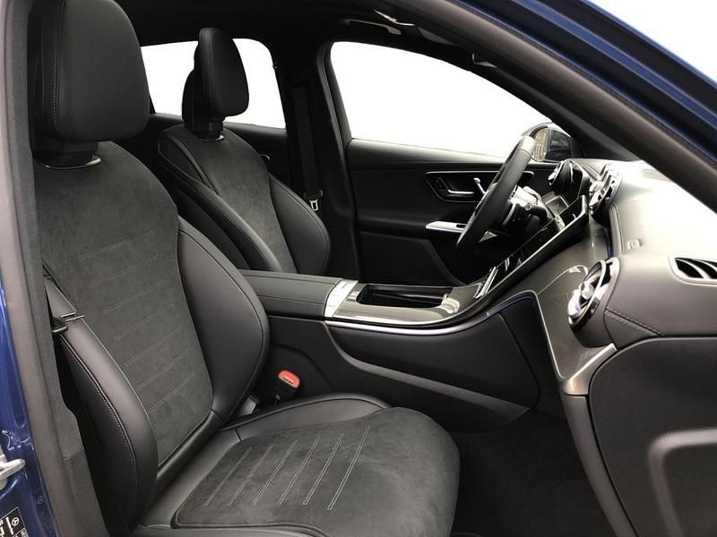 Gebraucht Mercedes GLC200 204 PS (150 kW) 2026 Metalliclack spektralblau SUV