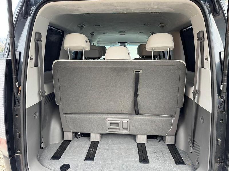 Gebraucht Hyundai Staria Signature 177 PS (130 kW) 2024 Grau Van / Kleinbus