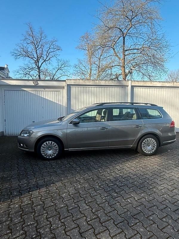 Gebraucht VW Passat 140 PS (102 kW) 2013 Beige Kombi