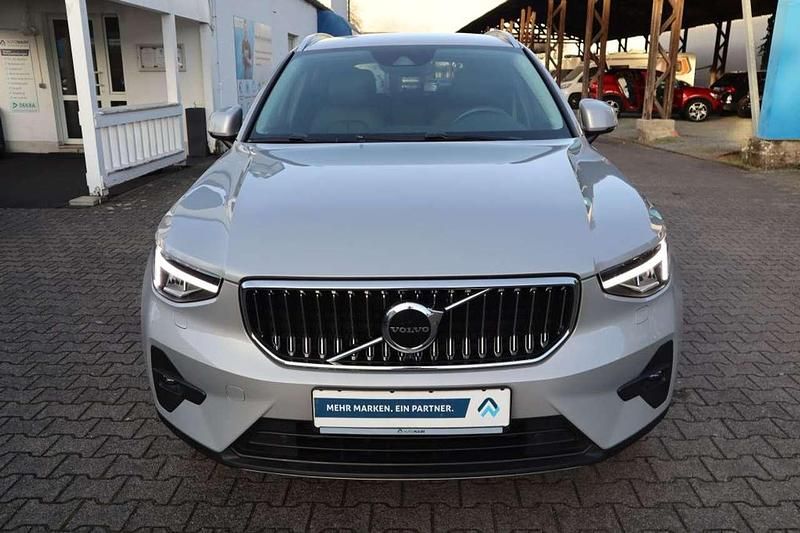Gebraucht Volvo XC40 Plus 261 PS (191 kW) 2022 Silver dawn SUV