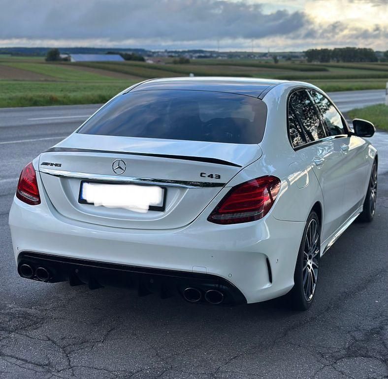 Weiß Gebraucht 2016 Mercedes C43 AMG AMG Limousine | 27.900 € (Fairer Preis) - Bild 1/4