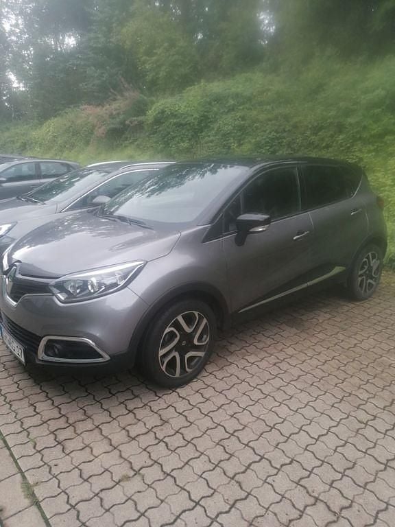 Grau Gebraucht 2016 Renault Captur Intens SUV | 9.600 € (Guter Preis) - Bild 1/4