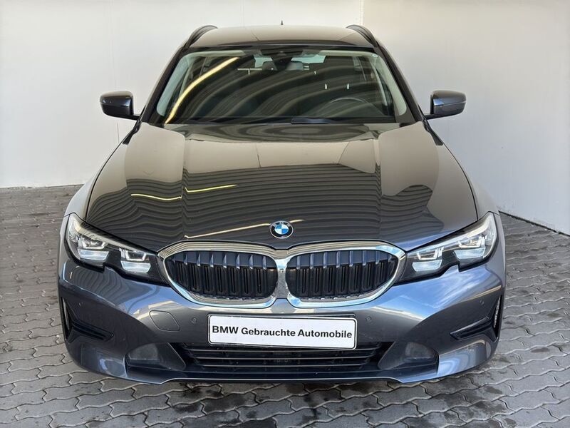 Mineralgrau met. Gebraucht 2022 BMW 318 Advantage Kombi | 24.444 € (Fairer Preis) - Bild 1/4