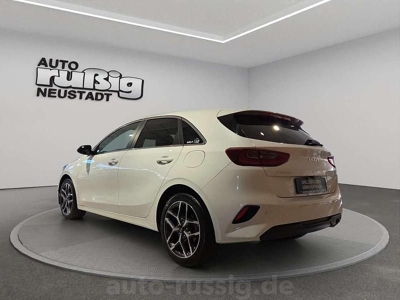 Gebraucht Kia Ceed 160 PS (117 kW) 2024 Weiß Kleinwagen