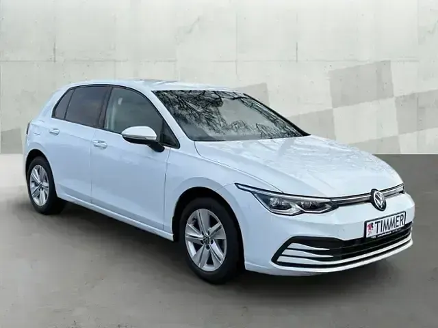 Gebraucht VW Golf VIII Life 131 PS (96 kW) 2023 Weiß Limousine