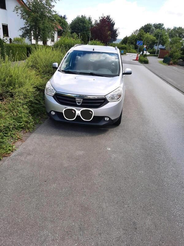 Silber Gebraucht 2012 Dacia Lodgy Prestige Van / Kleinbus | 2.750 € (Superpreis) - Bild 1/4