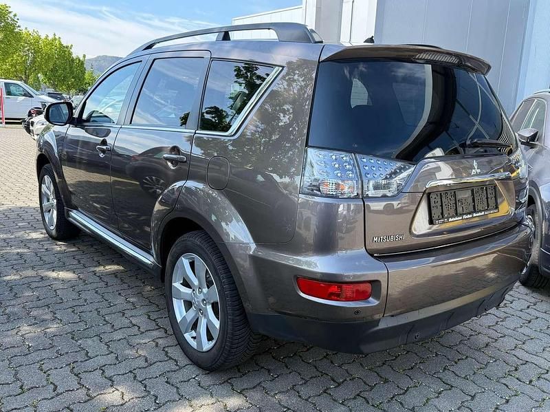 Gebraucht Mitsubishi Outlander Edition 147 PS (108 kW) 2011 Granitbraun (m) SUV
